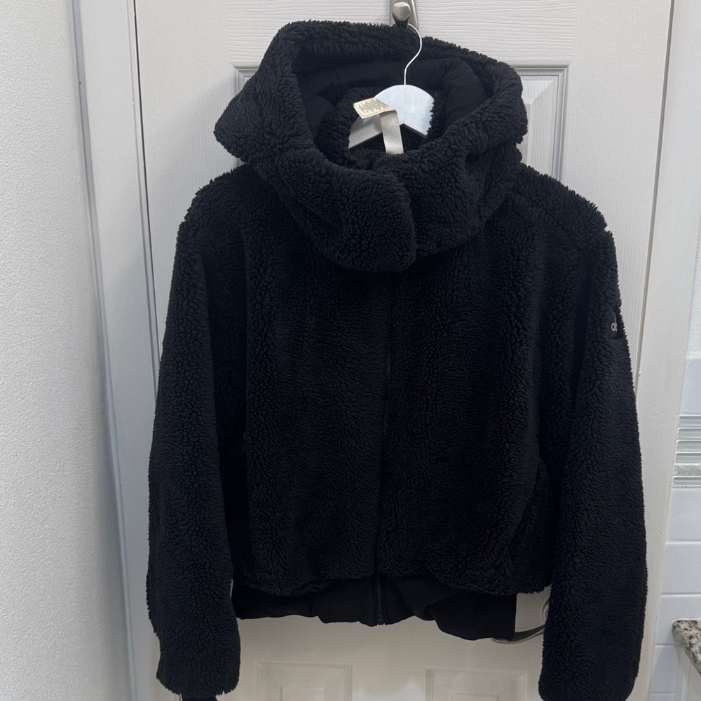 Alo Foxy Sherpa Jacket Cropped
